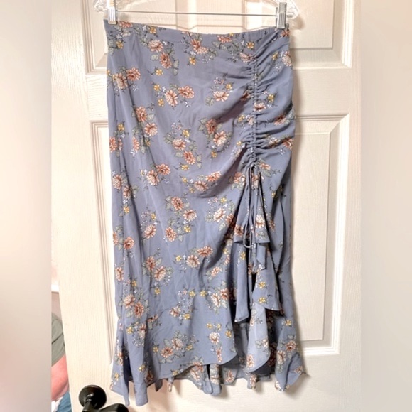 MAX STUDIO Bubble Crepe Side Cinched Skirt Blue Floral Size Large (runs smaller) - Picture 4 of 9